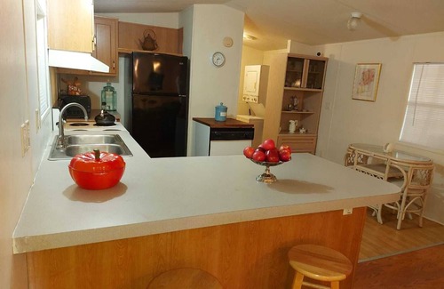Belleview Cottage | Charming 2-bedroom cottage in delightful Belleview with WiFi, AC