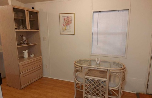 Belleview Cottage | Charming 2-bedroom cottage in delightful Belleview with WiFi, AC