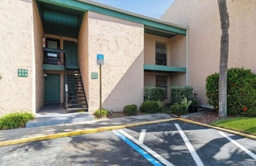 Tropic Condo | Charming 2-bedroom condo with WiFi, AC in fantastic Melbourne close to nbeach