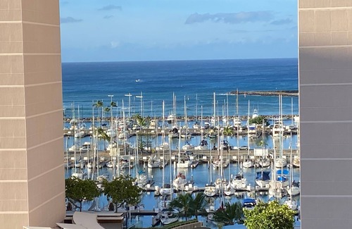 Ala Moana Condo | Charming 2-bedroom condo with Ocean views!