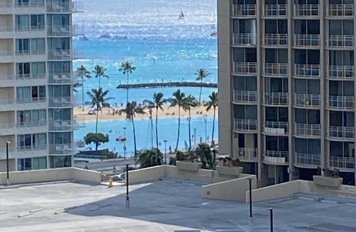 Ala Moana Condo | Charming 2-bedroom condo with Ocean views!