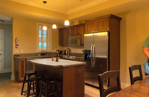 Seguin Condo | Charming 2-bedroom condo in Seguin/Lake Joseph at Rocky Crest