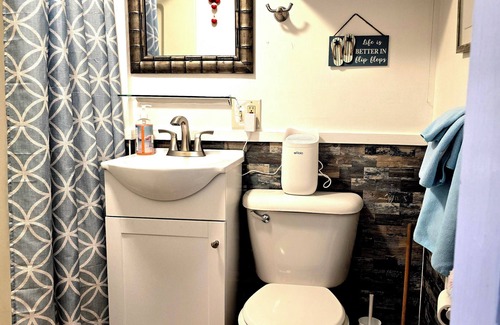 Weirs Beach Condo | Charming 2-bedroom condo with WiFi, AC in delightful weirs beach Laconia