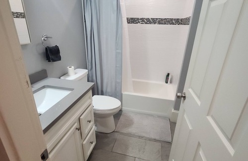 Orient Heights Condo | Charming 2-bedroom condo minutes from airport Boston with WiFi, AC, and laundry