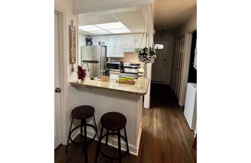 Daphne Condo | Charming 2-bedroom Condo by the Bay in Daphne
