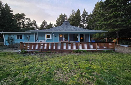 Florence Cottage | Charming 2-bedroom cottage near Heceta Beach