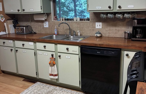 Kalkaska Cottage | Charming 2-bedroom cottage on beautiful Bear Lake with WiFi and AC in Kalkaska.