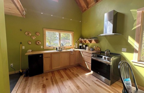 Woodstock Cottage | Charming 2-bedroom cottage in Barnard with Pond View close to Woodstock Vermont