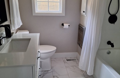 Erwin Cottage | Charming 2-bedroom cottage in serene Erwin with AC, WiFi