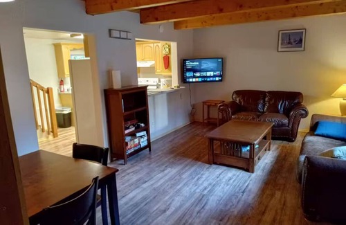 College Apartment | Charming 2-bedroom duplex home