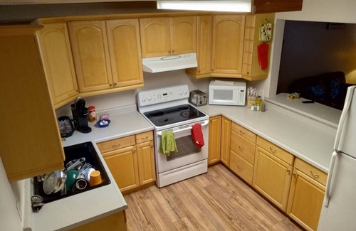 College Apartment | Charming 2-bedroom duplex home
