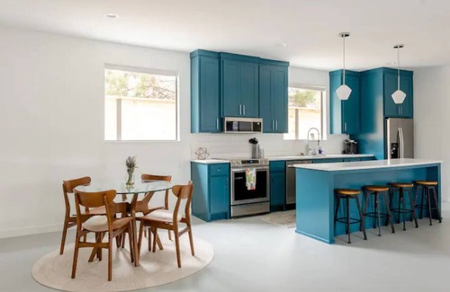 Knox - Henderson House | Charming 2-bedroom duplex in the heart of Lowest Greenville.