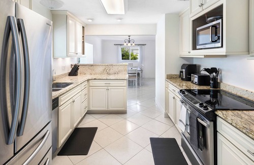 Caloosahatchee House | Charming 2-bedroom house with WiFi, AC in lovely Cape Coral