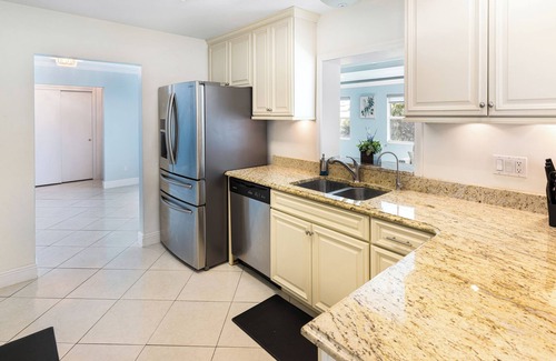 Caloosahatchee House | Charming 2-bedroom house with WiFi, AC in lovely Cape Coral