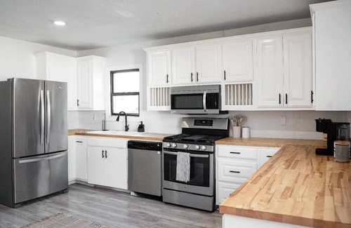 Fort Worth House | Charming 2-bedroom house in lovely Fort Worth with WiFi, AC