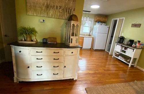 Pascagoula House | Charming 2-bedroom house in fabulous Pascagoula with AC, WiFi, and Waterview