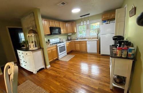 Pascagoula House | Charming 2-bedroom house in fabulous Pascagoula with AC, WiFi, and Waterview