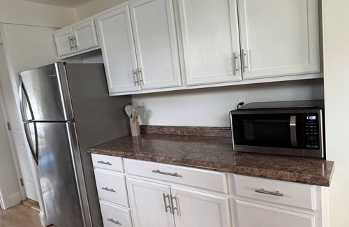 Portsmouth House | Charming 2-bedroom house in marvelous Portsmouth Park with AC, WiFi recent reno.
