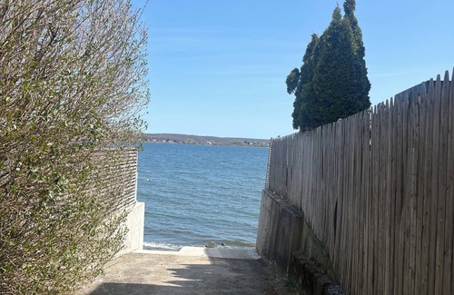 Portsmouth House | Charming 2-bedroom house in marvelous Portsmouth Park with AC, WiFi recent reno.
