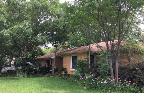 Richardson House | Charming 2-bedroom house with WiFi, AC in delightful Richardson