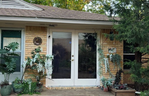 Richardson House | Charming 2-bedroom house with WiFi, AC in delightful Richardson