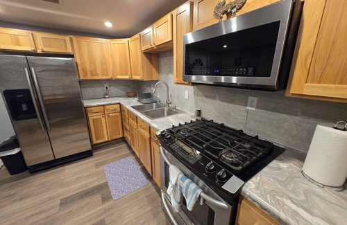 South Bend House | Charming 2-bedroom house in peaceful part of South Bend with Heat and AC