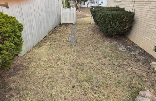 Southfield House | Charming 2-bedroom house with AC, WiFi in wonderful Southfield2 car