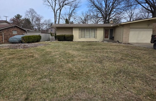 Southfield House | Charming 2-bedroom house with AC, WiFi in wonderful Southfield2 car