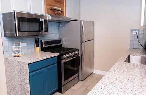 Texas City House | Charming 2-bedroom house located in Texas City