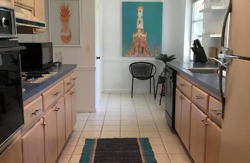 Central Beach House | Charming 2-bedroom house with AC, WiFi in peaceful Vero Beach