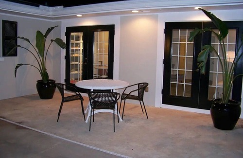 Central Beach House | Charming 2-bedroom house with AC, WiFi in peaceful Vero Beach