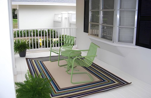 Central Beach House | Charming 2-bedroom house with AC, WiFi in peaceful Vero Beach