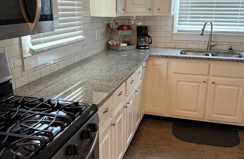 Abbeville House | Charming 2-bedroom house 8 miles from Oxford and Ole Miss! Crib and high chair