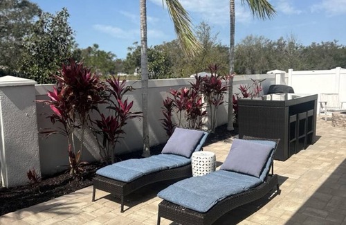 Trailer Estates House | Charming 2-bedroom house in a great location in Bradenton with WiFi, AC and spa.