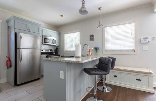 Villa Heights House | Charming 2-bedroom house with AC, WiFi in wonderful Charlotte