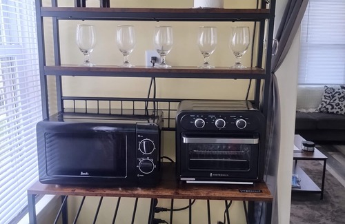 Old Brooklyn House | Charming 2-bedroom house, pet friendly w/private parking and yard in Clevelan