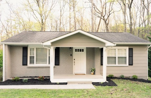 Cleveland House | Charming 2-bedroom home in Cleveland, TN-Close to Lee University