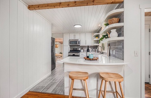 Fennville House | Charming 2-bedroom house with hot tub, 7mins to Saugatuck & beach