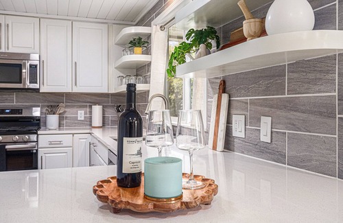 Fennville House | Charming 2-bedroom house with hot tub, 7mins to Saugatuck & beach