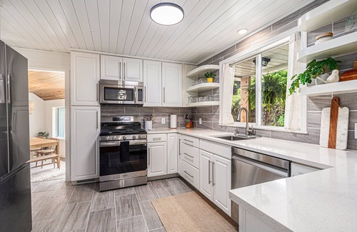 Fennville House | Charming 2-bedroom house with hot tub, 7mins to Saugatuck & beach
