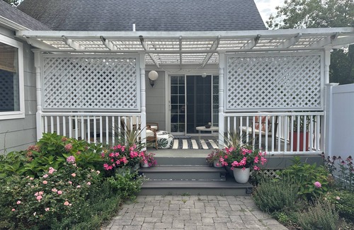 Greenport House | Charming 2-bedroom house in Greenport. Walk to a vineyard and 67 Steps Beach