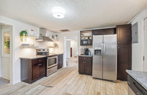 Talbot's Corner House | Charming 2-Bedroom House 2-miles to Downtown Nashville!