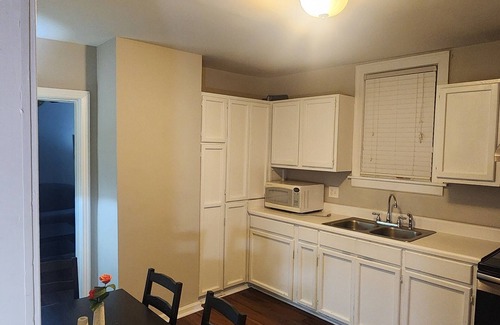 Hadley - Washington House | Charming 2-bedroom house with kitchen, near Downtown Nashville