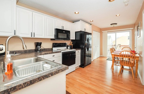 Northrup House | Charming 2 Bedroom House - 2 Miles From Mayo Clinic-Mayo Patient Furnished Home