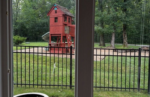 Franklin House | Charming 2-bedroom home on 15 acres is a Franklin Oasis
