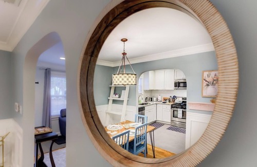 Joffre House | Charming 2-bedroom home with FREE 12pm checkout in vibrant Memphis