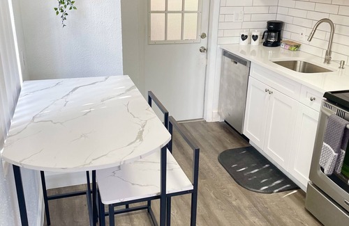 Central Naples House | Charming 2 bedroom home