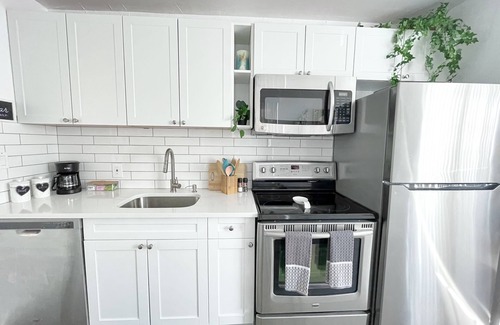 Central Naples House | Charming 2 bedroom home