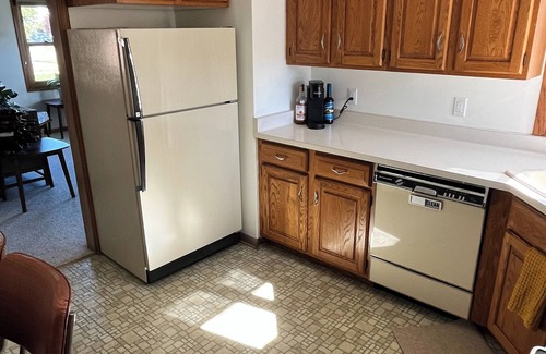 Oshkosh House | Charming 2-bedroom home away from home in Oshkosh