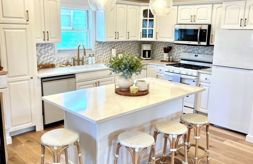 Southern Coast House | Charming 2-bedroom home, walking distance to Ferry + Bayview Beach in Saco